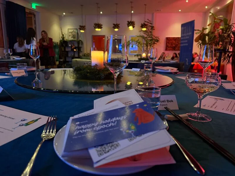 Place settings and candlelight at an Epoch executive dinner