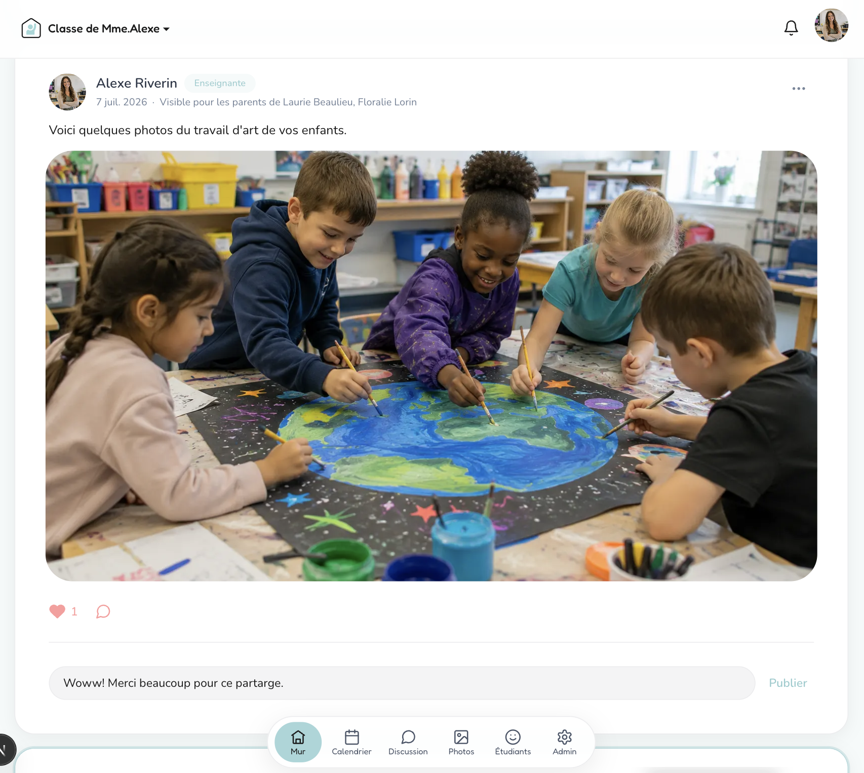 Élèves réalisant ensemble un projet d’art