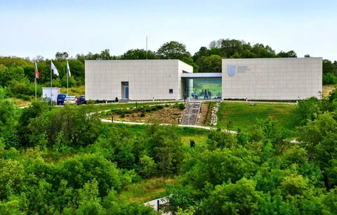 Donation to Archeological Museum, photo 1