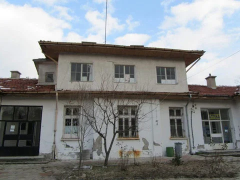 Renovation of local medical clinic, photo 1