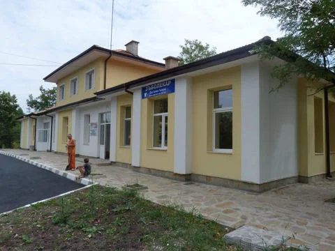 Renovation of local medical clinic, photo 2