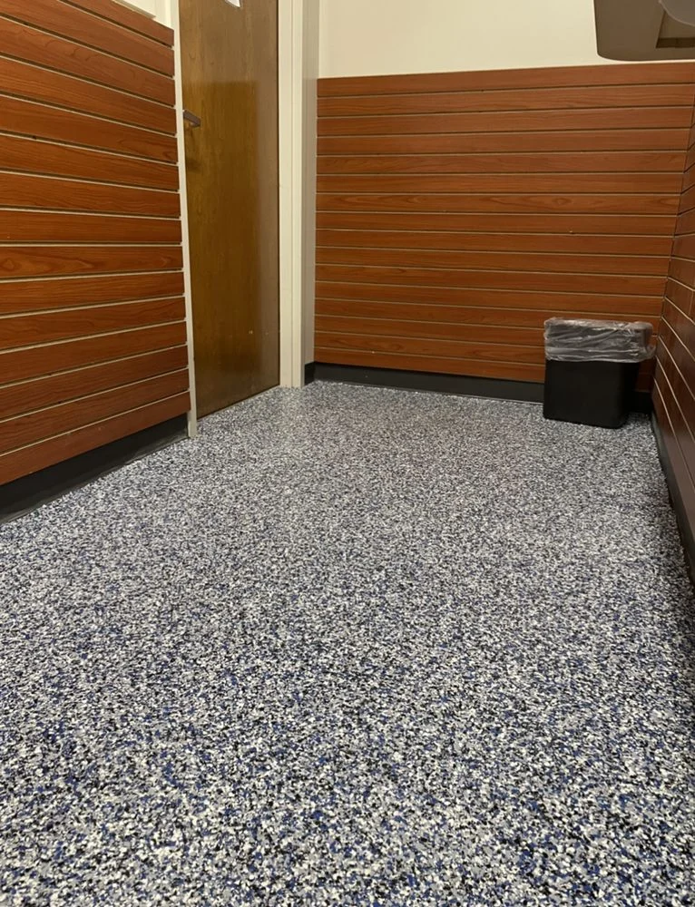 Flake-coated floor in a finished commercial interior