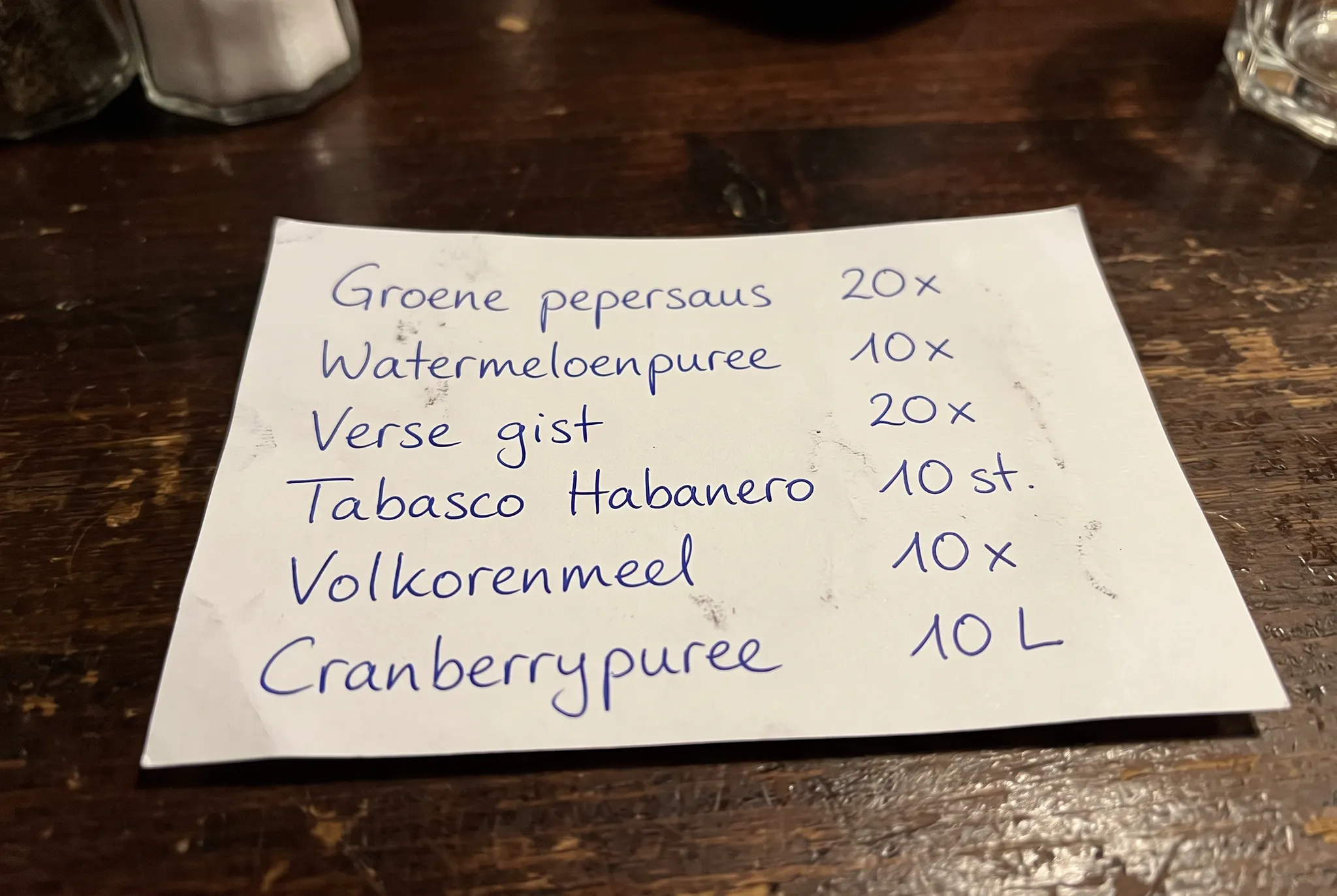 Handgeschreven restaurantbestelling via WhatsApp