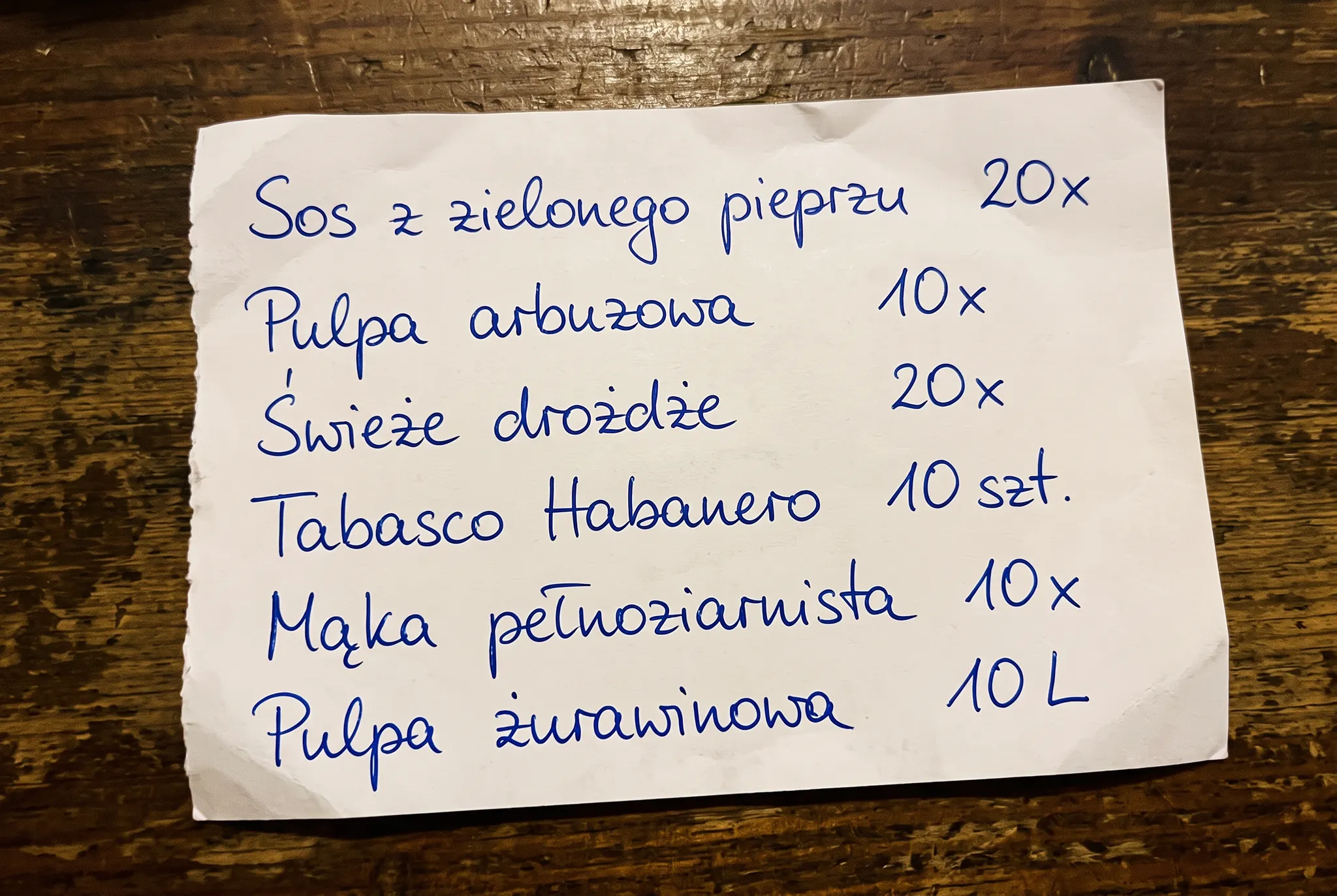 Odręczne zamówienie restauracji przesłane przez WhatsApp