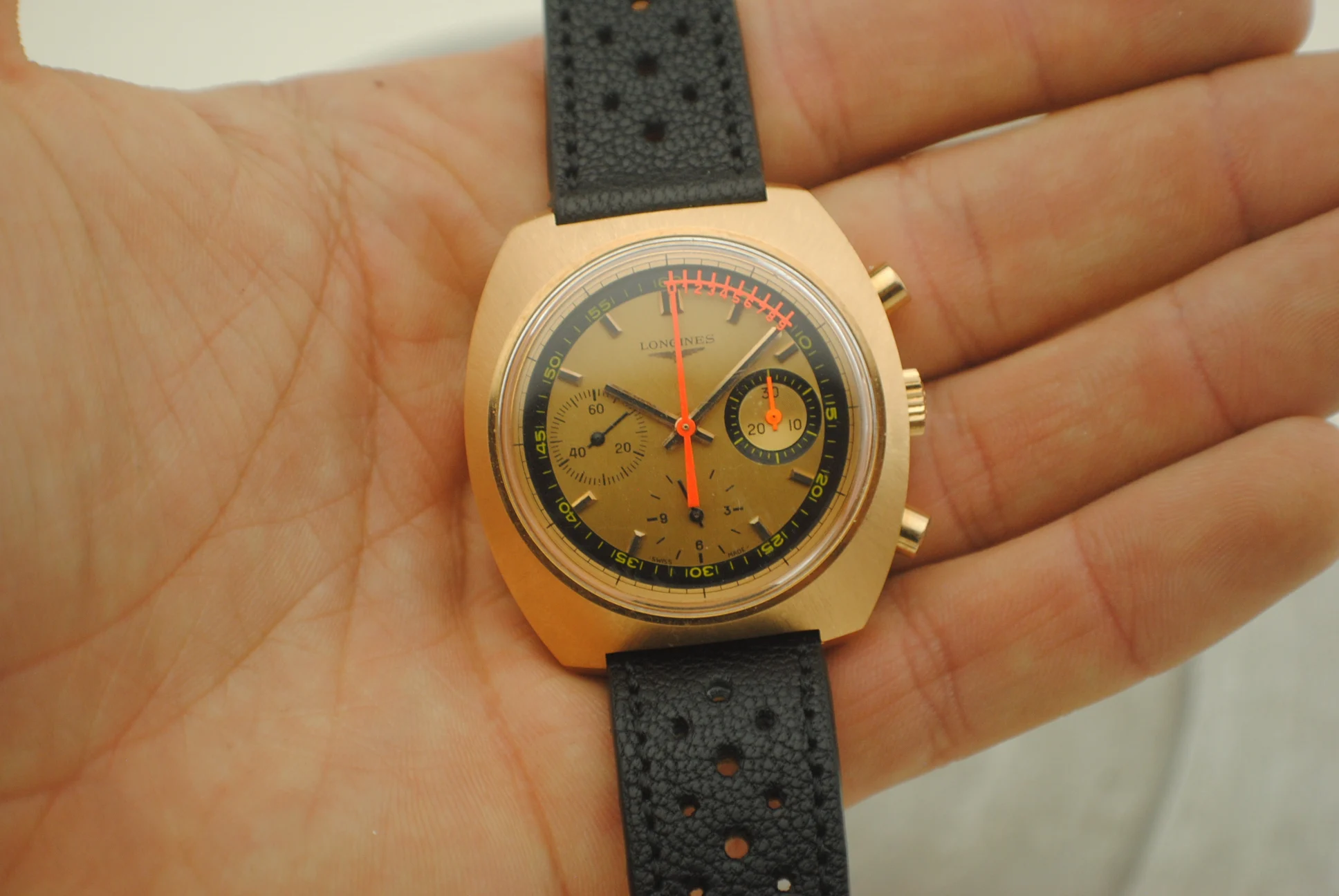 Additional in-hand front angle of the Longines Nonius chronograph