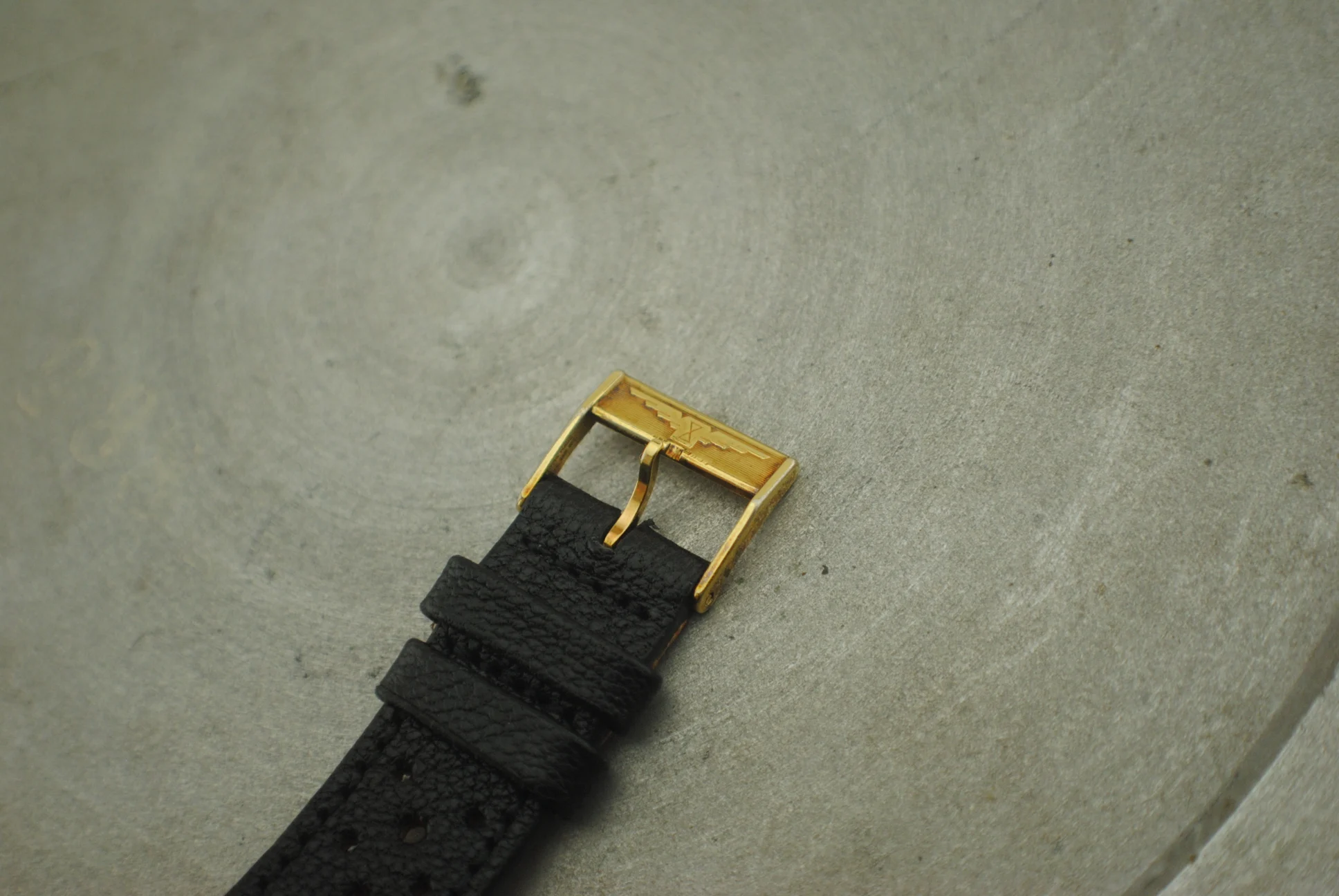 Signed gold-toned Longines buckle on the leather strap