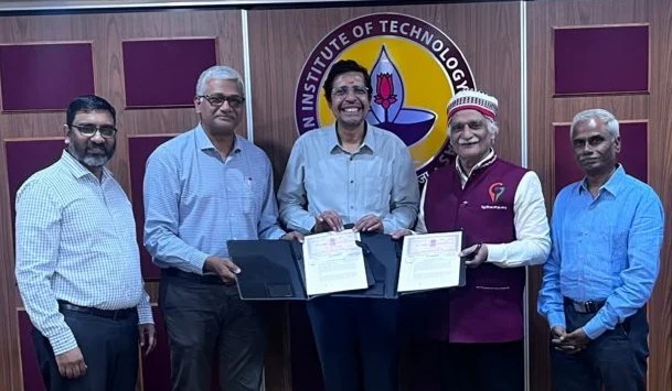 Dr. Rajani Kant and IIT Madras Dean Professor Manu Santhanam displaying the signed MoU in the presence of Director Professor Kamakoti Veezhinathan and institutional representatives