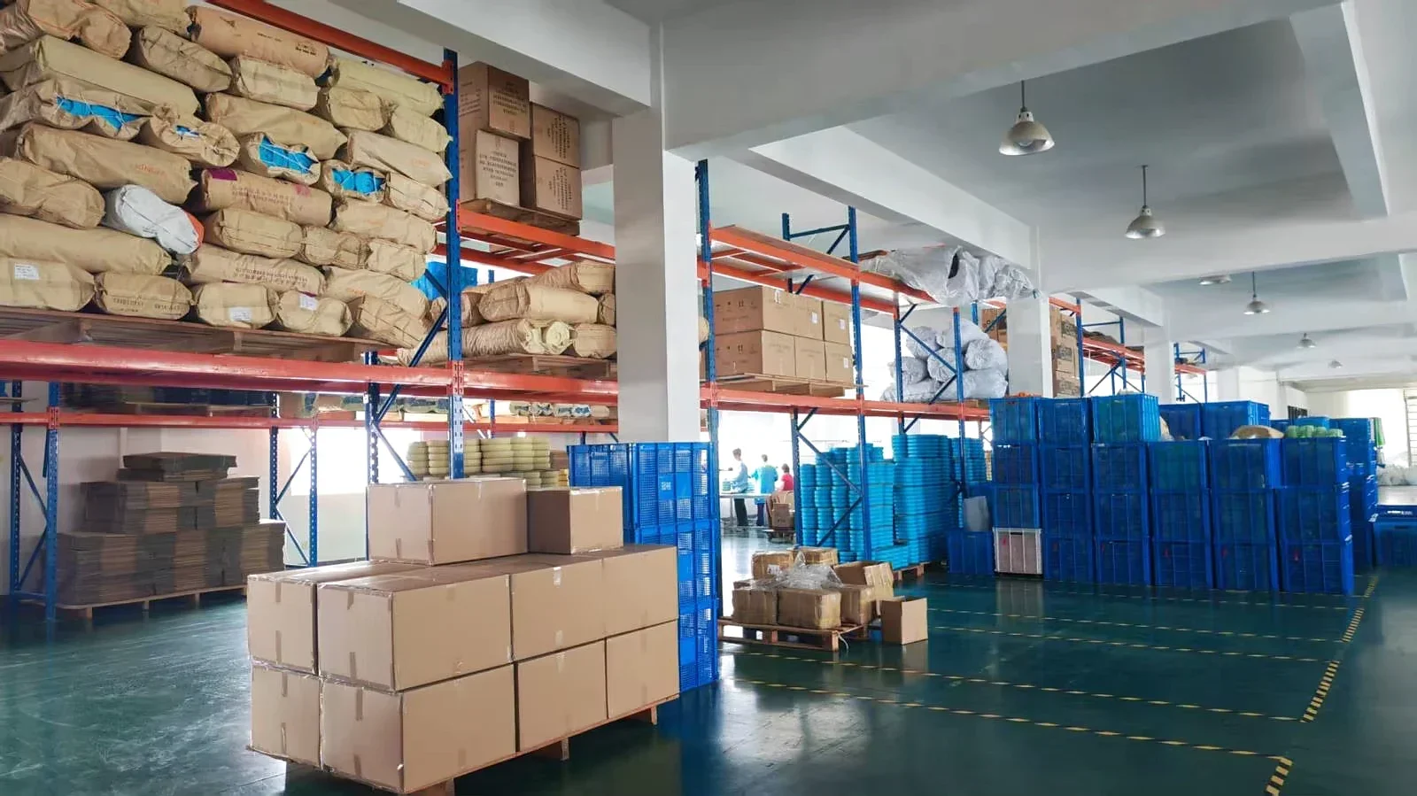 Zona de almacenamiento de materiales y mercancías en las instalaciones de Marazual