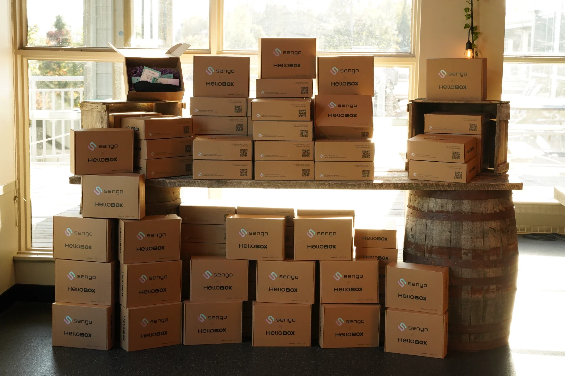 Sengo and HelloBox boxes ready for attendees