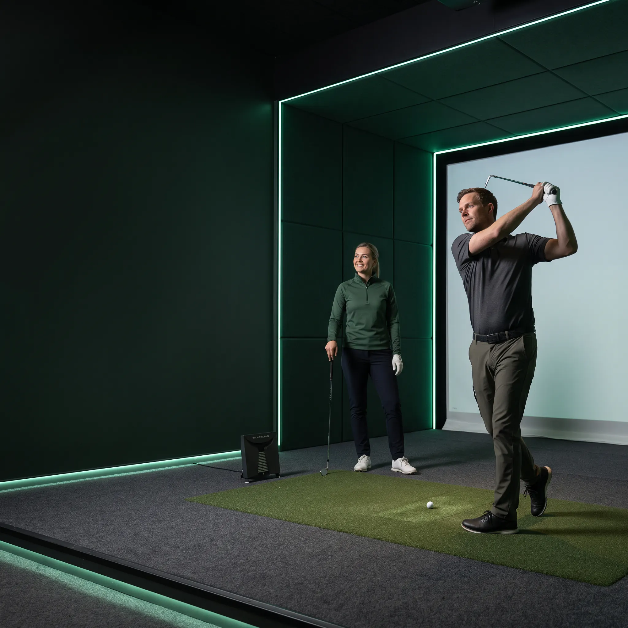 Vinahópur í Trackman golfhermi