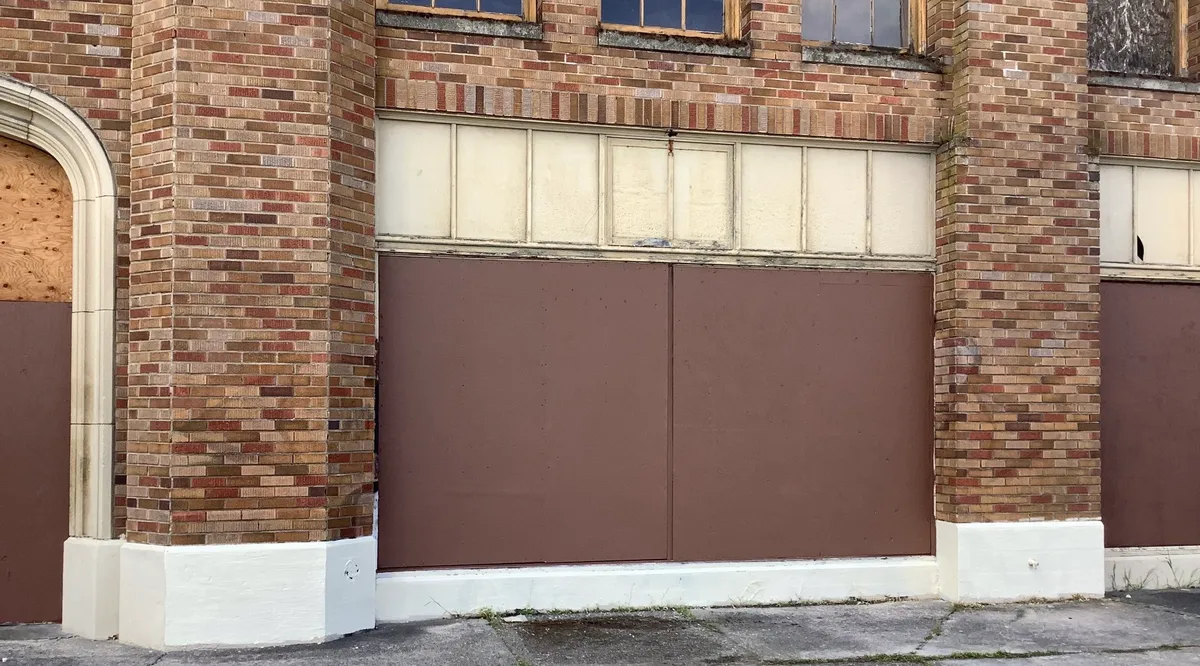 Painted panels after graffiti removal