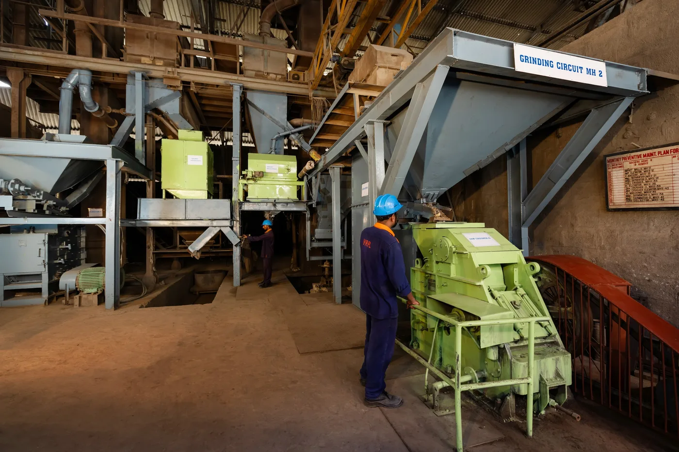VRL grinding circuit with raw-material processing equipment and operators