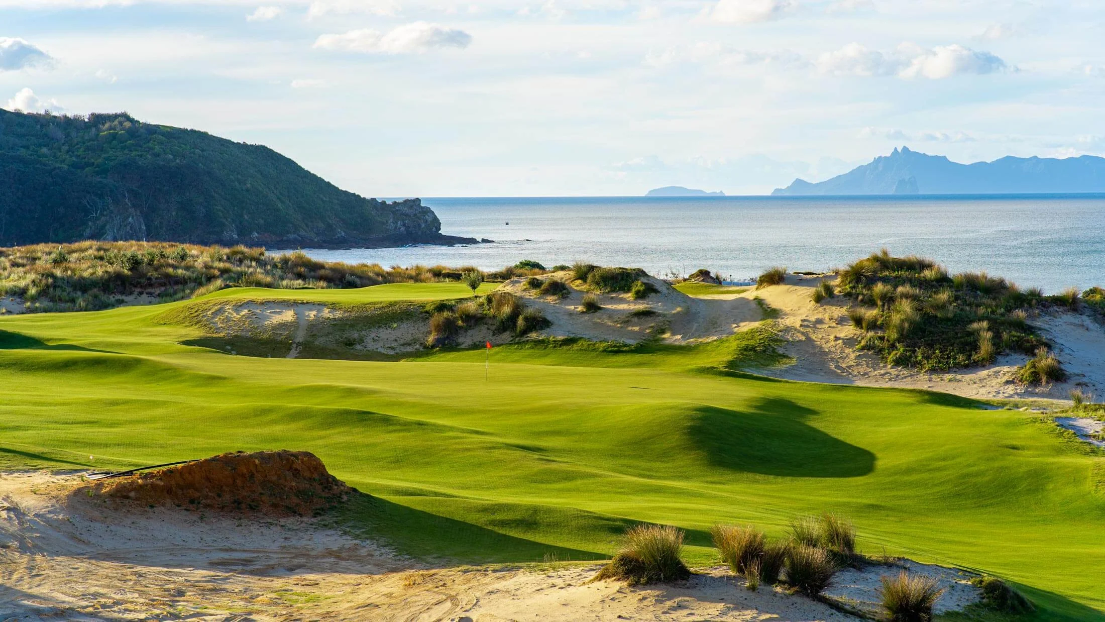 Links golf course green at Te Arai Links above the coast