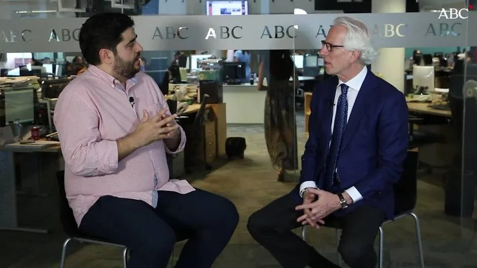 Giuseppe Tringali y Rafael Tamames durante la entrevista Top View en la redacción de ABC