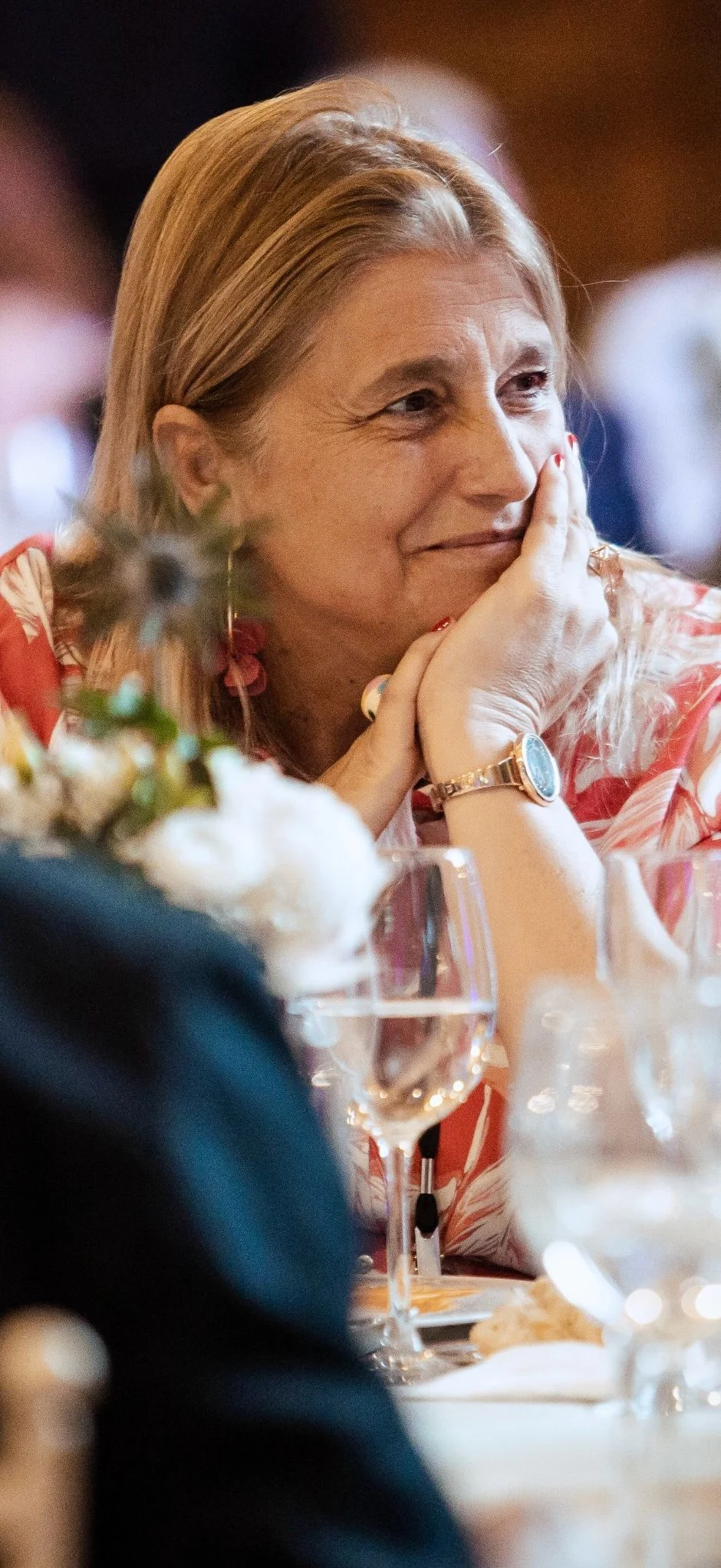 Retrato de Socorro Fernandez Larrea sonriendo durante un encuentro