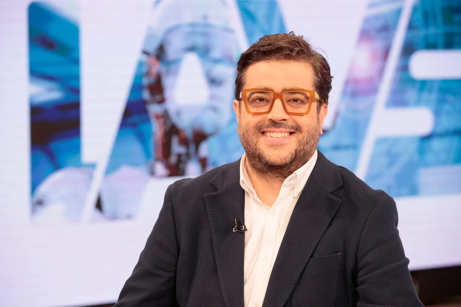 Rafael Tamames en la imagen que acompaña la entrevista de la Asociación Andaluza de Bibliotecarios
