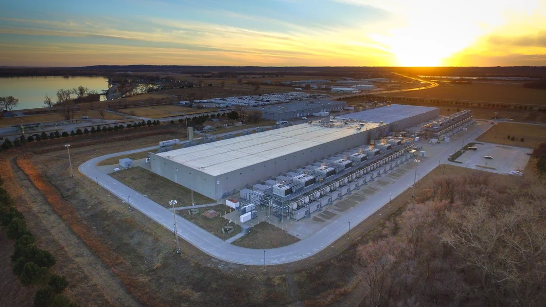 Centro de datos de Google en Council Bluffs, Iowa, imagen de contexto sobre infraestructura en la nube; no es un retrato de Isaac Hernández ni un centro situado en España